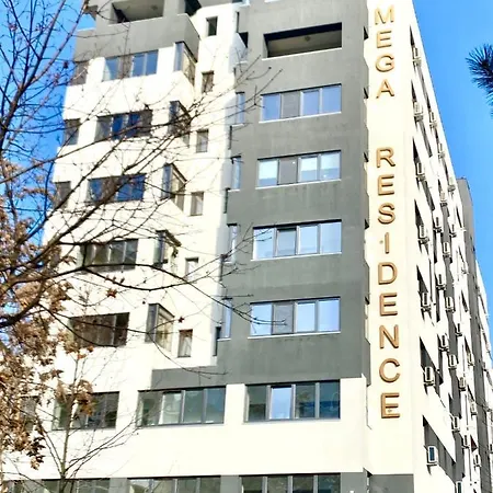 Mega Three Apartment *