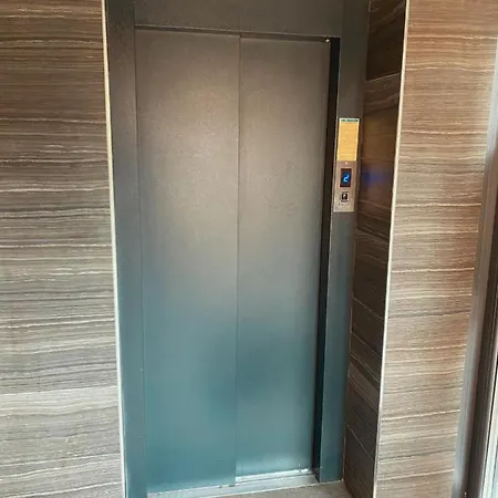 Mega Three Apartment *