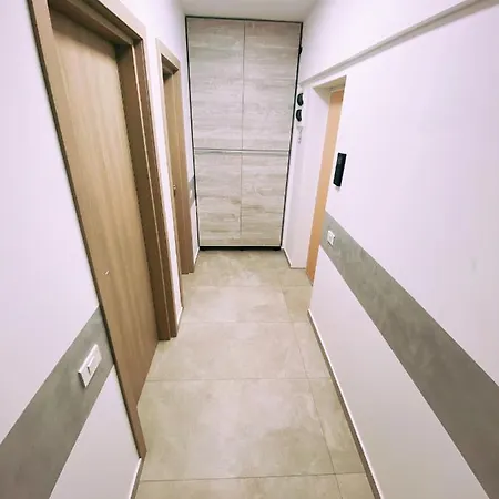 Apartment Mega Three *