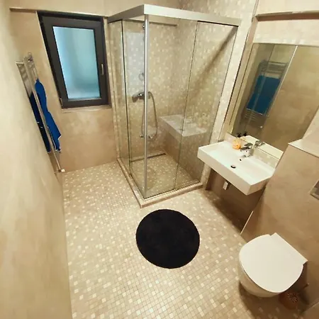 Mega Three Apartment *