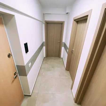 Mega Three Apartment *