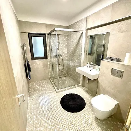 Mega Three Apartment *