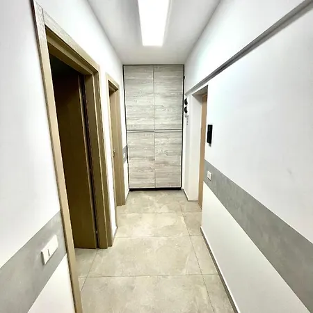 Mega Three Apartment *